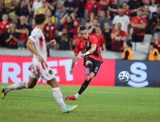 Athletico-PR derrota o Guarany de Bagé e avança na Copa do Brasil