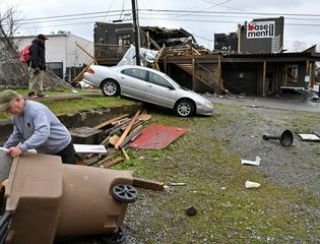 Número de mortos nos EUA por tornados do fim de semana sobe para 36