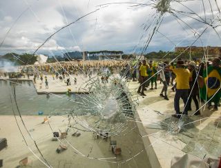 PF prende acusado de furtar réplica da Constituição no 8 de janeiro