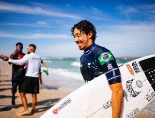 Yago Dora derrota Italo Ferreira e fatura etapa de Peniche na WSL