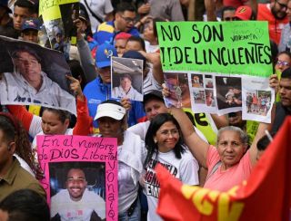 Venezuela recebe deportados após EUA enviar imigrantes a El Salvador