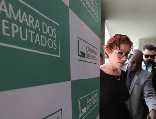 Após pedido de vista, STF suspende julgamento de Carla Zambelli