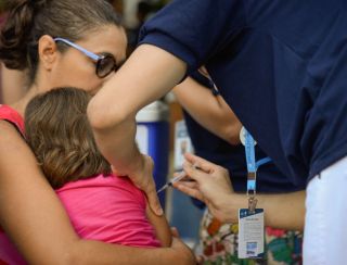 Prefeitura do Rio retomará vacinação nas escolas nesta quarta-feira