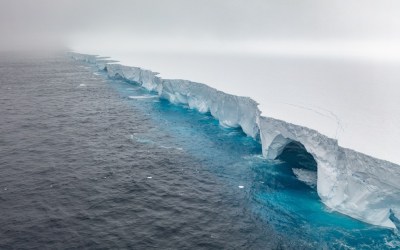 Gigante Adormecido Desperta: Iceberg A23a Derrete na Antártida!