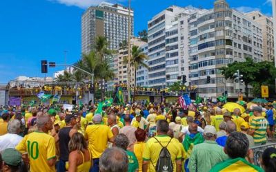 Em ato no Rio de Janeiro, Bolsonaro afirma que não fugirá do país