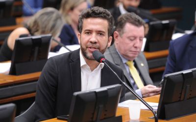 Fux homologa acordo entre PGR e Janones para encerrar investigação