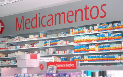 Entidades criticam permissão para farmacêutico prescrever medicamento