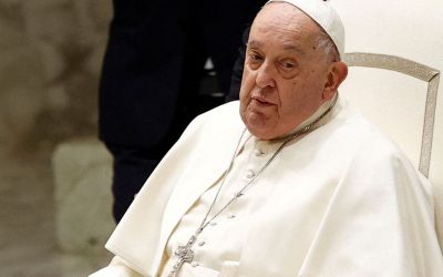 Papa pode aparecer neste domingo para saudação aos fiéis, diz Vaticano