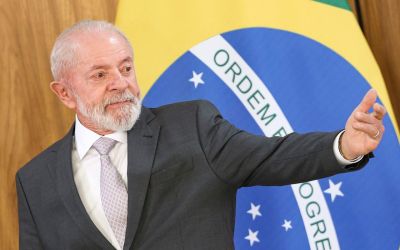 Em busca de acordos, Lula e autoridades embarcam para Ásia