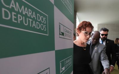 Após pedido de vista, STF suspende julgamento de Carla Zambelli